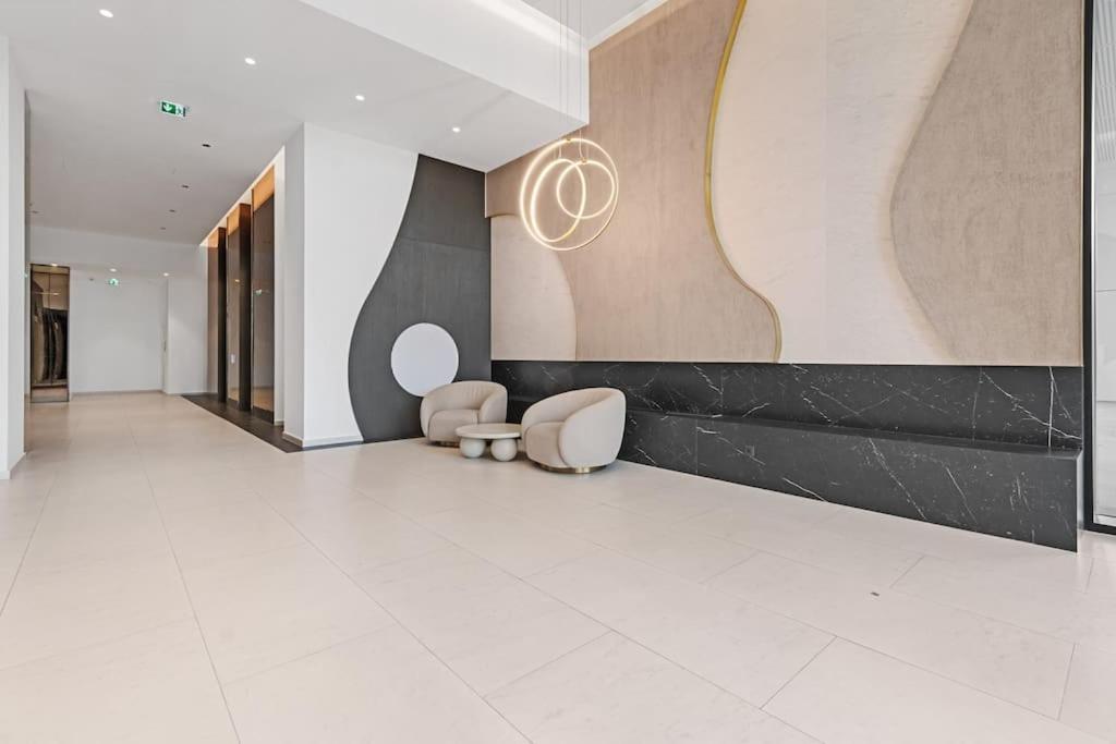Business Panorama Loft 5star Location, Queen Beds Apartment *